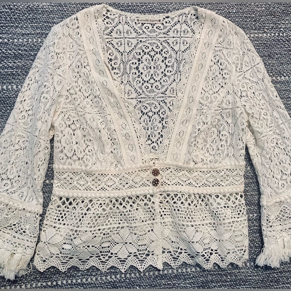 NANETTE LEPORE Anthropologie Ivory Crochet LACE FRINGE Bell Sleeve BOHO Top S - Picture 9 of 11